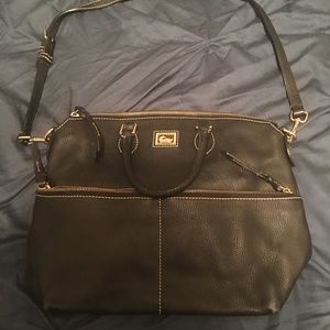 Barely used Dooney and Bourke shoulder bag!